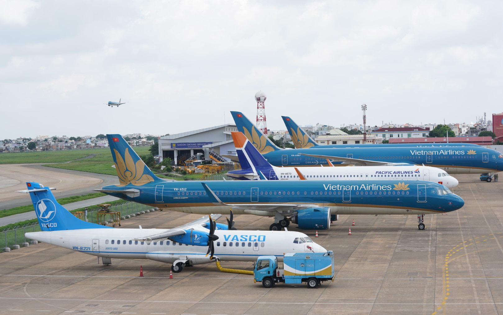 Vietnam Airlines đang cực kỳ khó khăn, Vietjet xoay xở vượt khó và hành động của Bộ GTVT