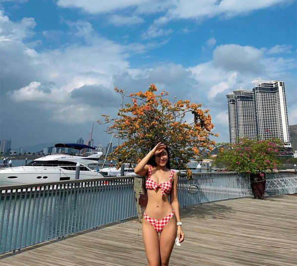 Ngắm thân hình nóng bỏng của bạn gái thủ môn Văn Lâm trong những bộ bikini siêu nhỏ - Ảnh 3.