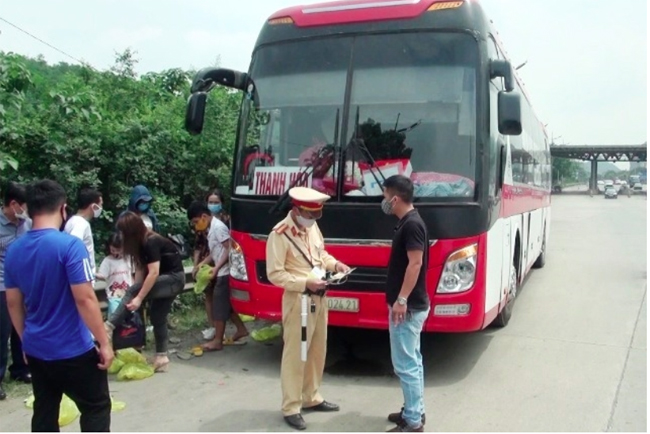 Thanh Hoá tạm dừng vận tải hành khách liên tỉnh đến Nghệ An, Hà Tĩnh và ngược lại - Ảnh 1.