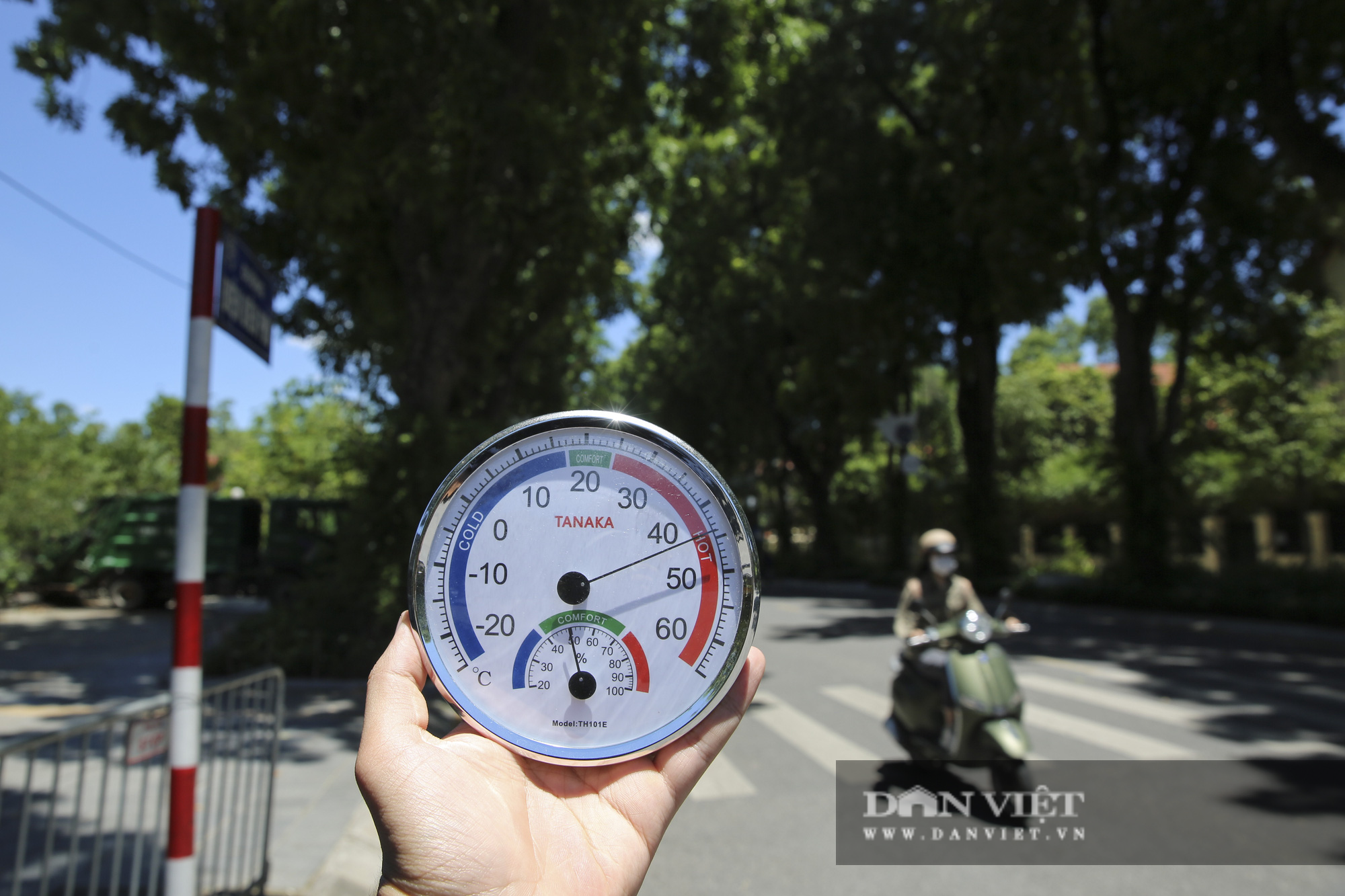 Nhiệt độ thực tế ngoài trời tại 5 quận nội thành Hà Nội là bao nhiêu? - Ảnh 4.