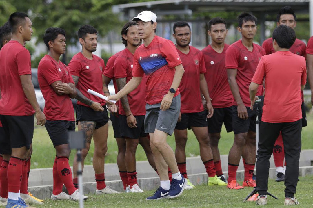 Cầu thủ Indonesia nhận chỉ đạo &quot;đá như chó lạc&quot; khi gặp ĐT Việt Nam - Ảnh 2.