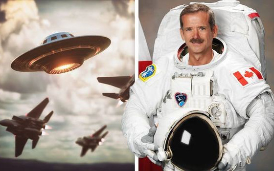 Phi hành gia Chris Hadfield nói gì về UFO?