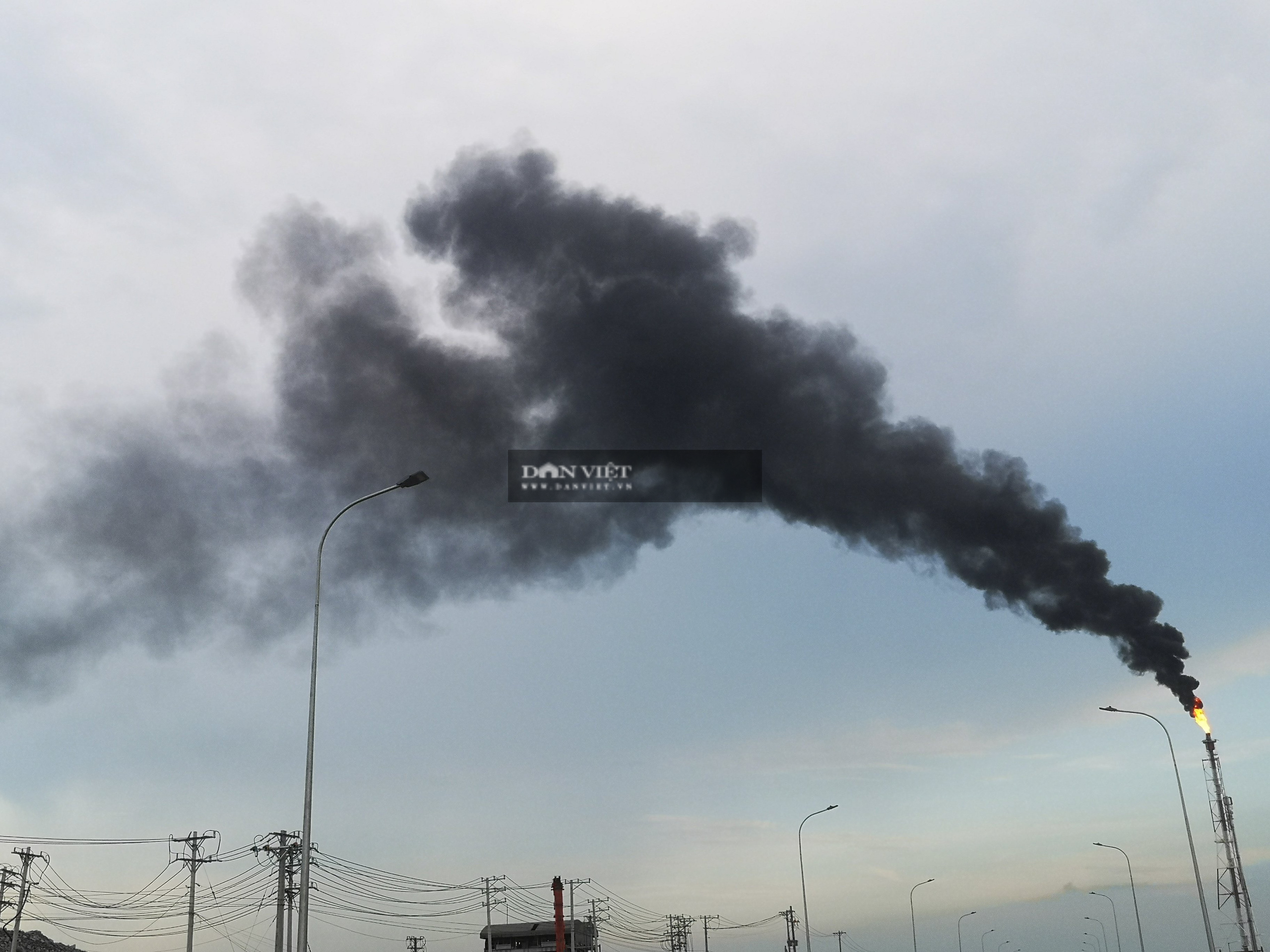 Bà Rịa – Vũng Tàu: Công ty Hóa Chất  Hyosung Vina xuất hiện cột khói đen “khủng” trùm kín bầu trời - Ảnh 2.