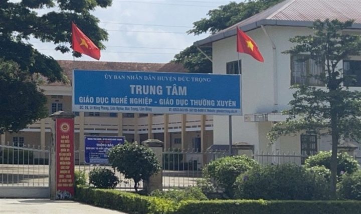 Bắt Giám đốc trung tâm giáo dục nghề ở Lâm Đồng - Ảnh 1.