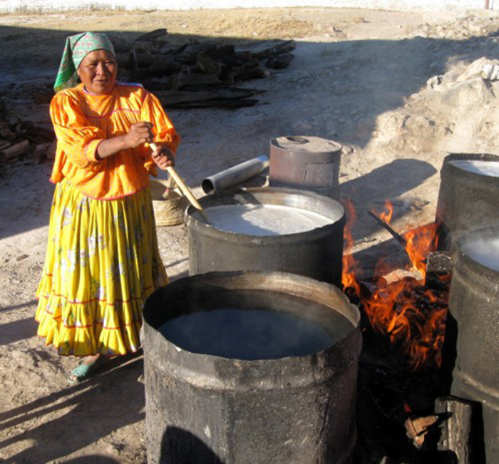 Bộ lạc Tarahumara nổi tiếng với “huyền thoại chạy”, đàn ông kết  hôn nhiều lần và Tesgüino giúp tăng “giao lưu tình cảm” - Ảnh 9.