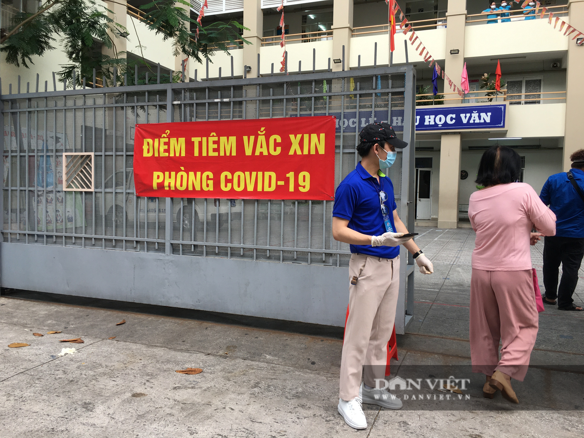 TP.HCM: Triển khai tiêm vaccine Covid-19 đại trà từ chiều 21/6 - Ảnh 2.