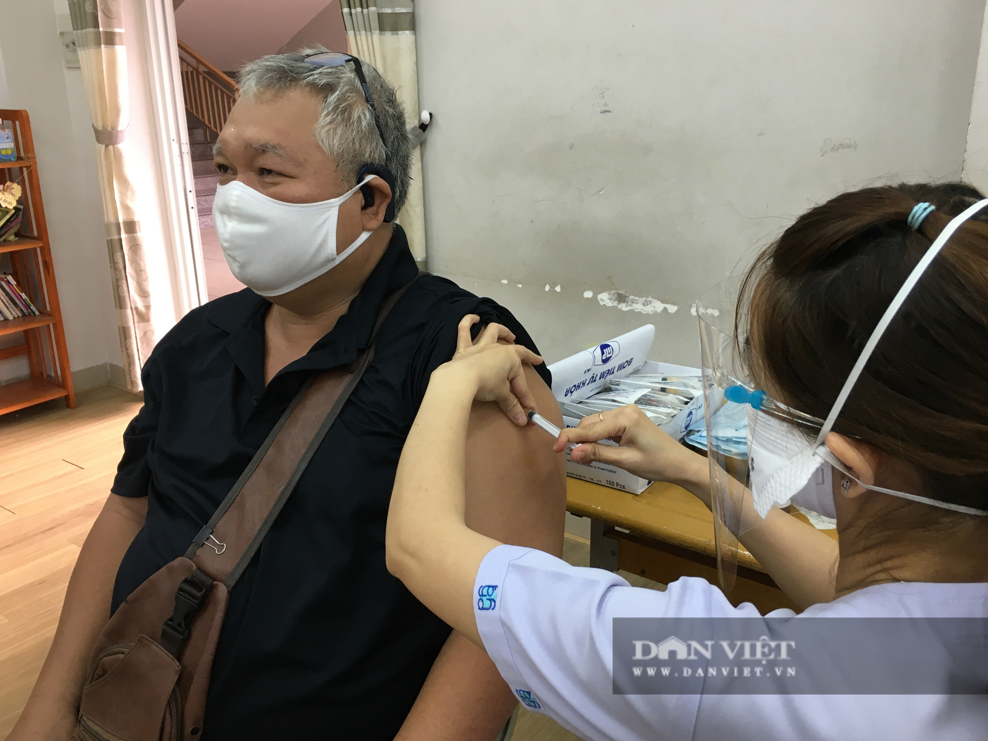 TP.HCM: Triển khai tiêm vaccine Covid-19 đại trà từ chiều 21/6 - Ảnh 7.