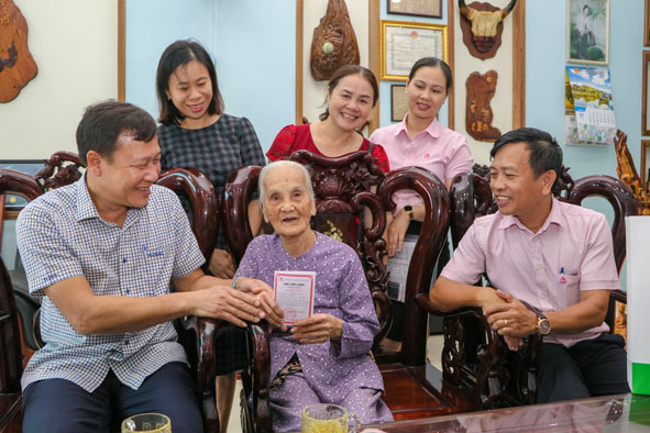 Đắk Lắk: Huy động nhiều nguồn lực, chăm lo cho người có công - Ảnh 1.