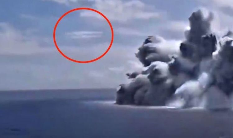 Nghi vấn UFO xuất hiện gần vụ nổ thuyền của Hải quân Mỹ - Ảnh 2.
