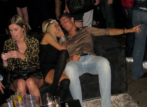 Siêu sao Cristiano Ronaldo từng bị &quot;gái hư&quot; Paris Hilton từ chối? - Ảnh 1.