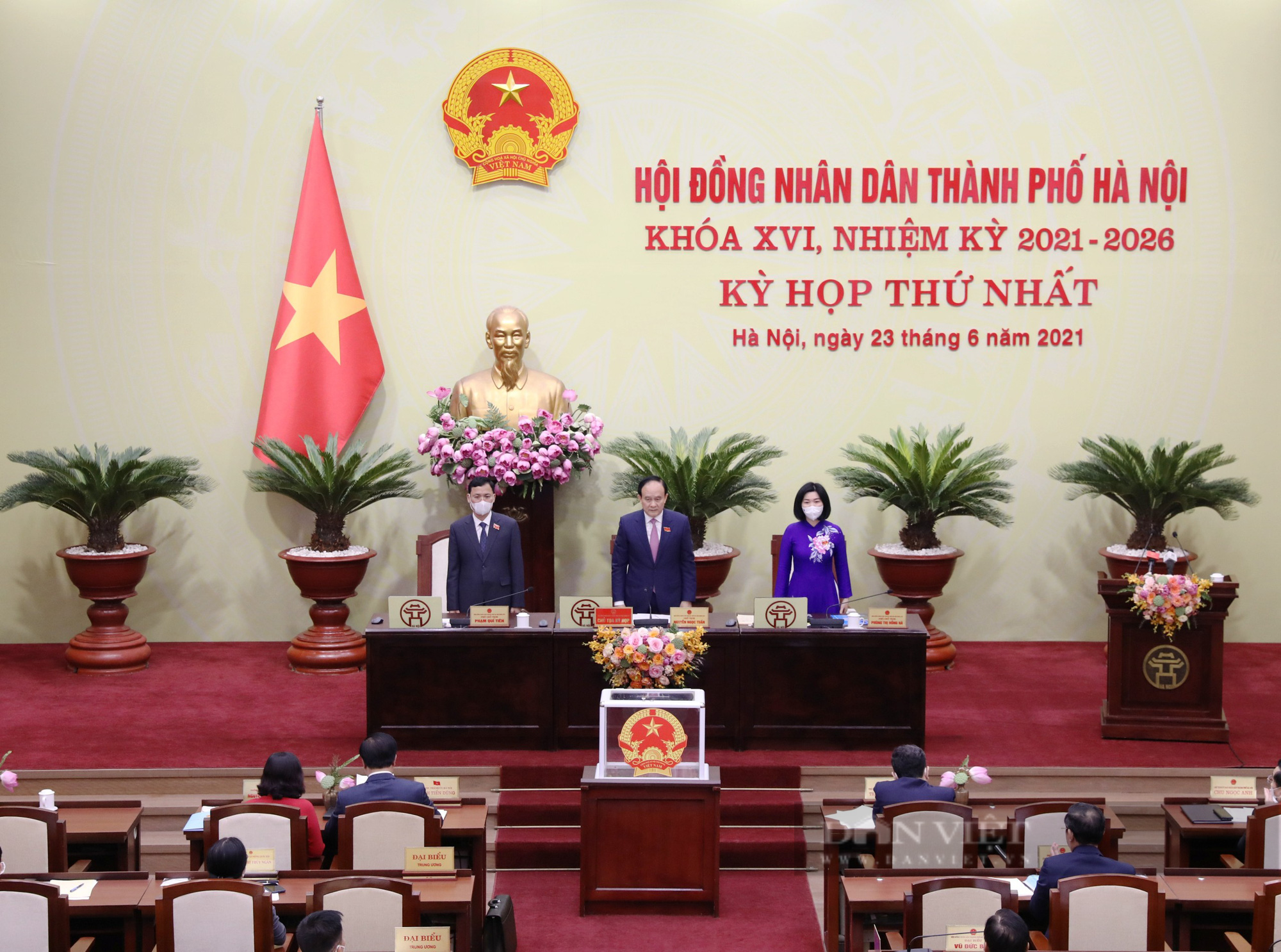 Chủ tịch Quốc hội Vương Đình Huệ phê chuẩn kết quả bầu Chủ tịch HĐND thành phố Hà Nội khóa XVI - Ảnh 1.
