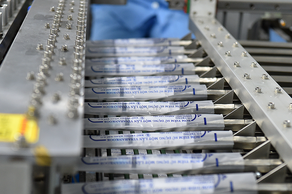 Quy trình sản xuất 150 triệu bơm kim tiêm cho chiến dịch tiêm vắc xin phòng Covid-19 - Ảnh 5.