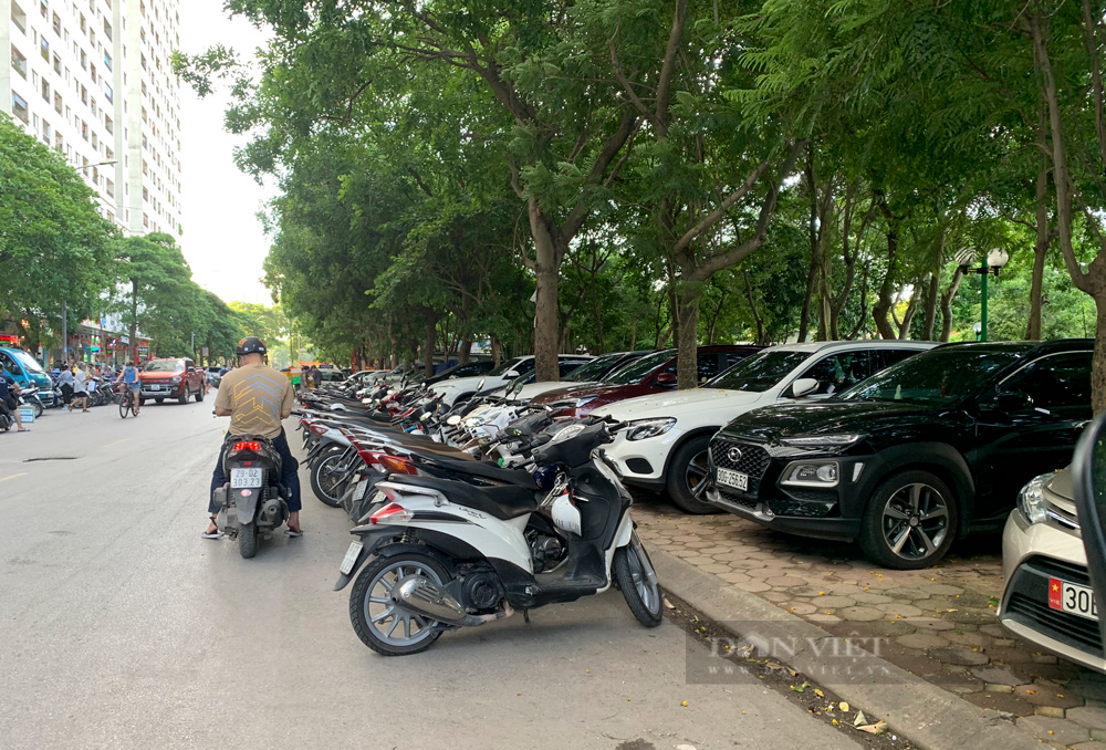 Quận Hoàng Mai: Nhiều bãi đỗ xe trái phép ngang nhiên hoạt động ở Linh Đàm - Ảnh 3.