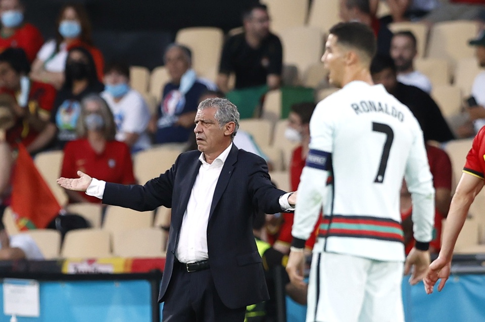 Ảnh: Bỉ biến Bồ Đào Nha thành cựu vương, Ronaldo bực tức ném bay chiếc băng đội trưởng - Ảnh 9.