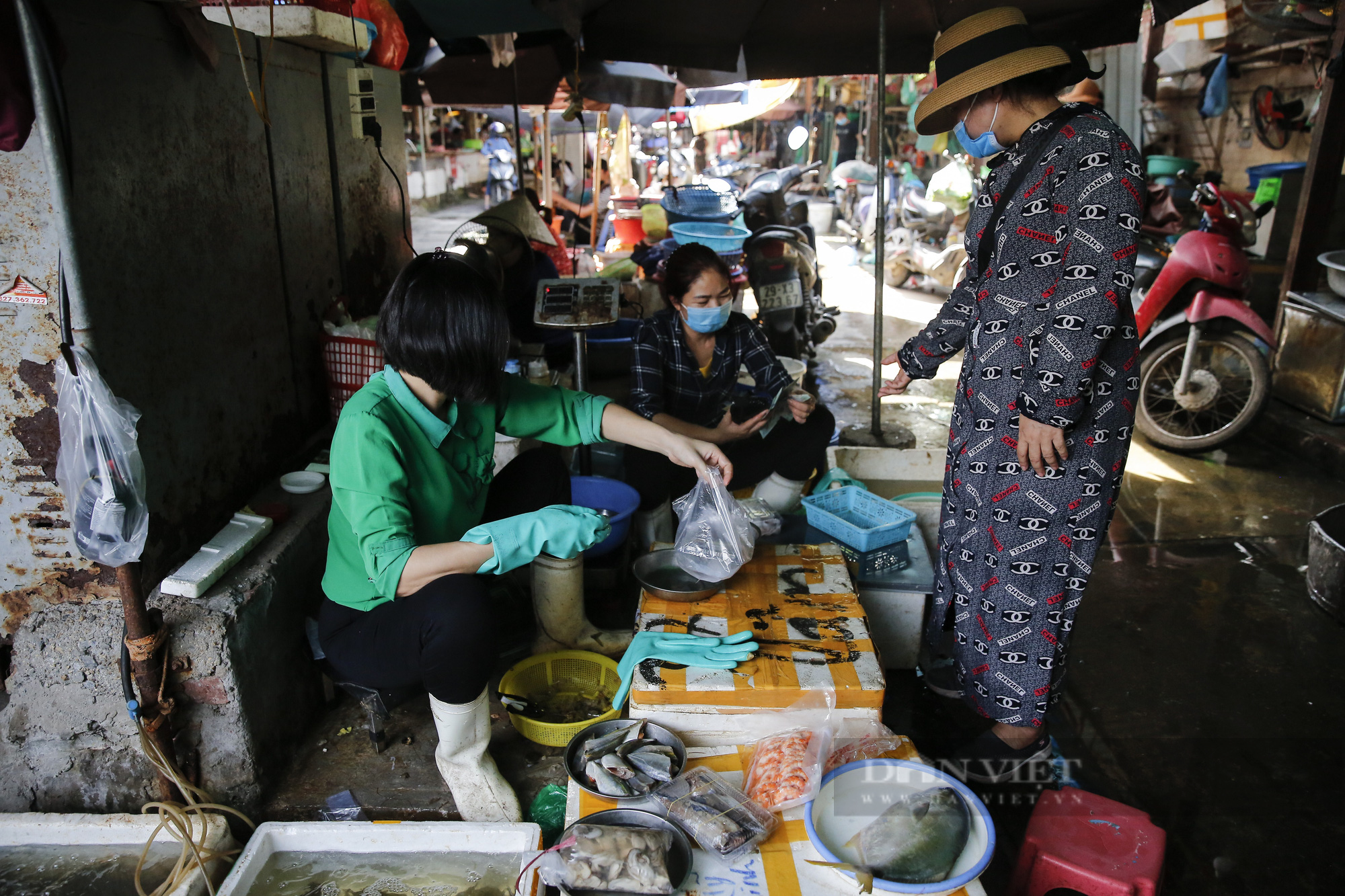 Hà Nội: Thực phẩm giải nhiệt hút khách ngày nắng nóng 40 độ - Ảnh 4.