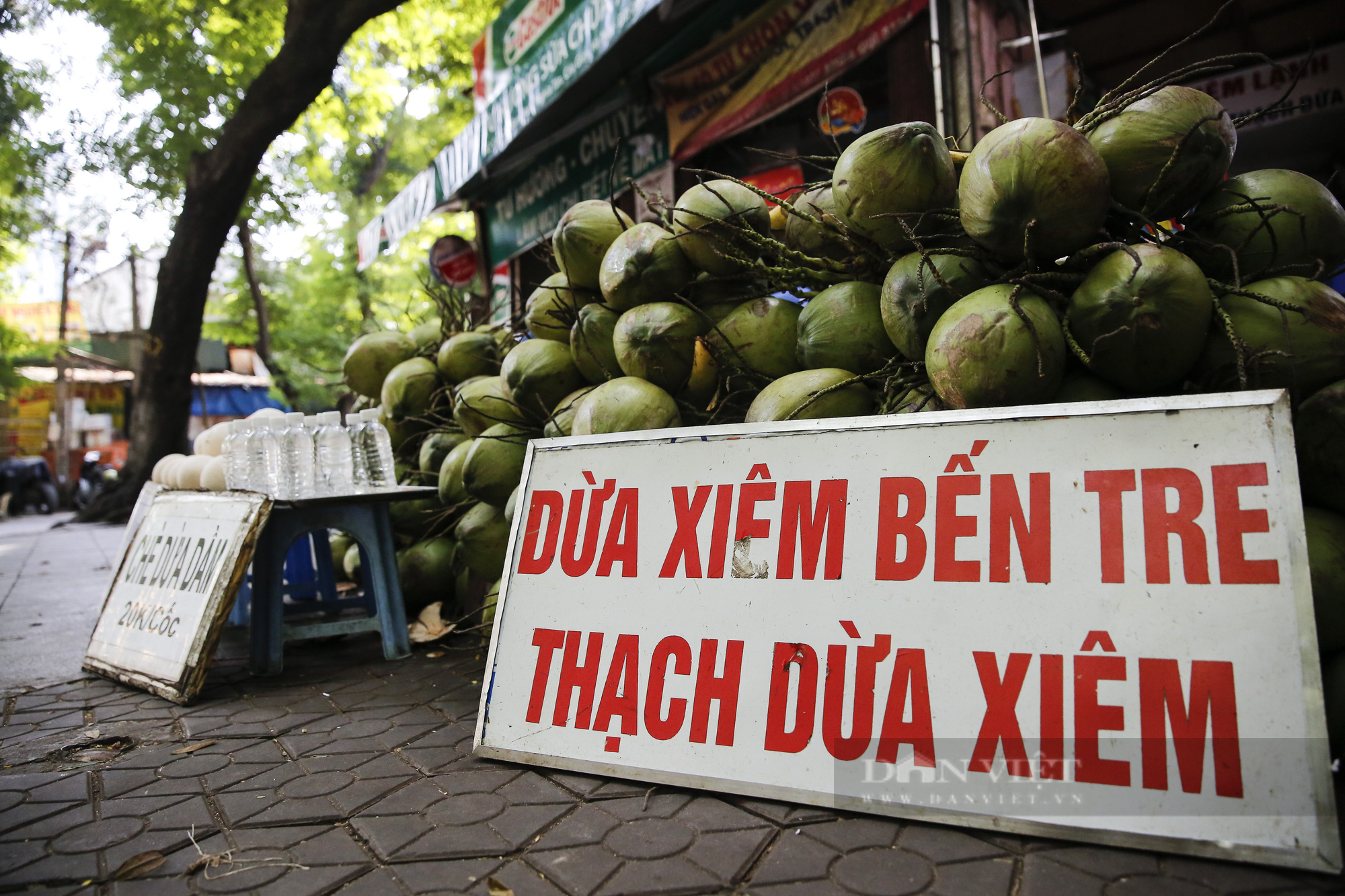 Hà Nội: Thực phẩm giải nhiệt hút khách ngày nắng nóng 40 độ - Ảnh 8.