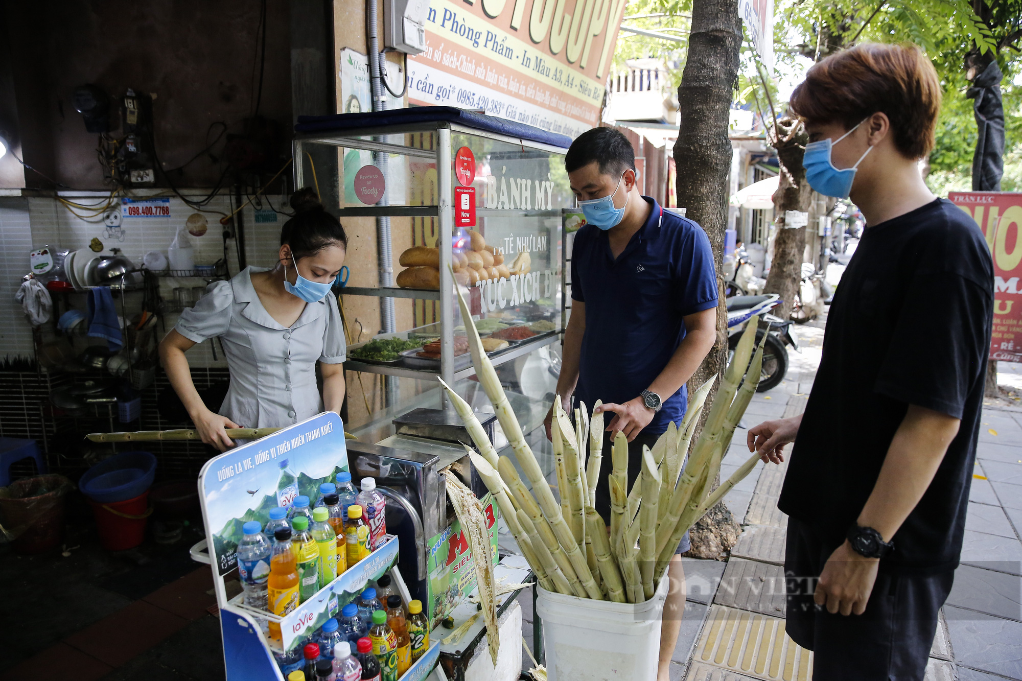 Hà Nội: Thực phẩm giải nhiệt hút khách ngày nắng nóng 40 độ - Ảnh 11.