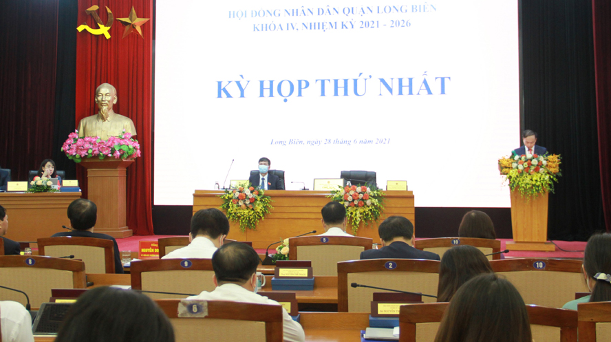 Ông Nguyễn Mạnh Hà tiếp tục giữ chức Chủ tịch UBND quận Long Biên - Ảnh 1.