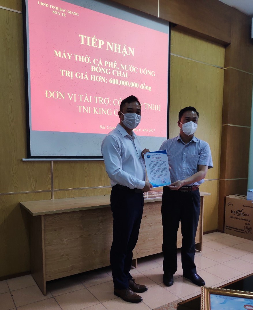 TNI King Coffee trao tặng cà phê, nước suối, máy thở cho y bác sĩ cứu chữa bệnh nhân Covid-19 tỉnh Bắc Giang - Ảnh 2.