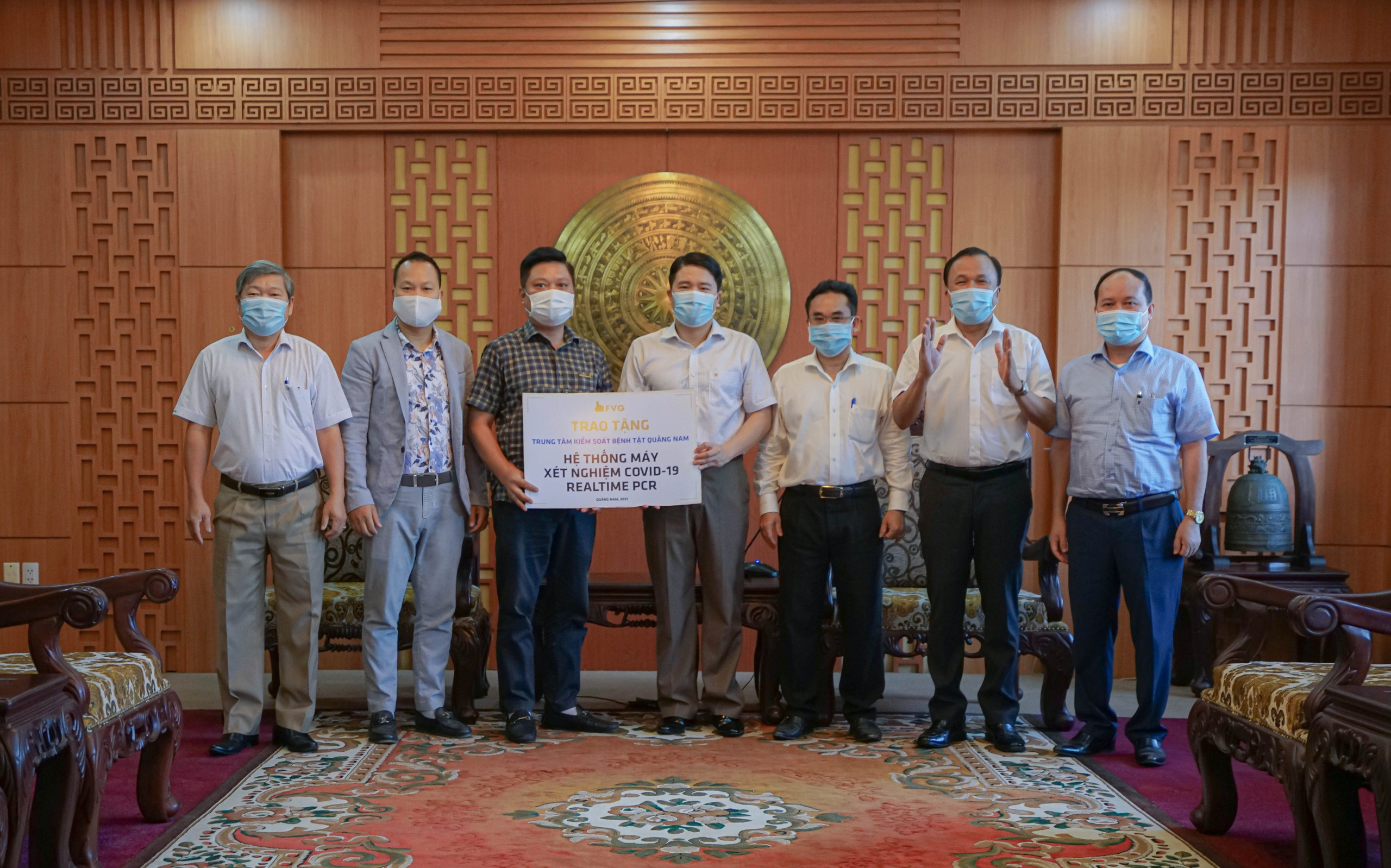 Tập đoàn FVG tặng Quảng Nam hệ thống máy xét nghiệm tự động Real-time PCR - Ảnh 1.