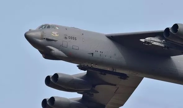 Mỹ, NATO điều máy bay ném bom hạt nhân dằn mặt Nga - Ảnh 1.