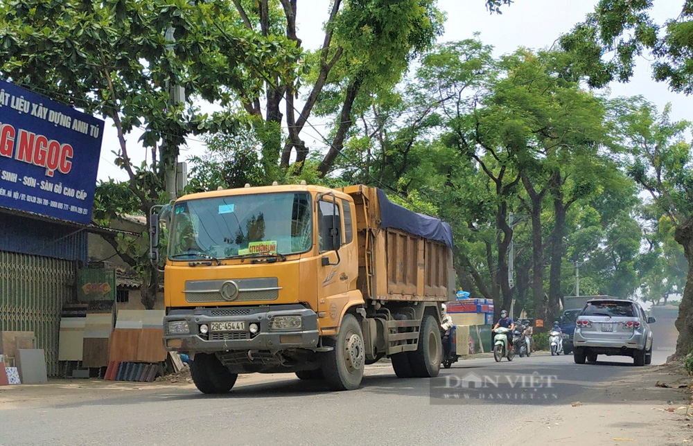 Quận Nam Từ Liêm: Xe tải tung hoành, đường 70 xuống cấp nghiêm trọng, người dân sống như bị “tra tấn” - Ảnh 2.