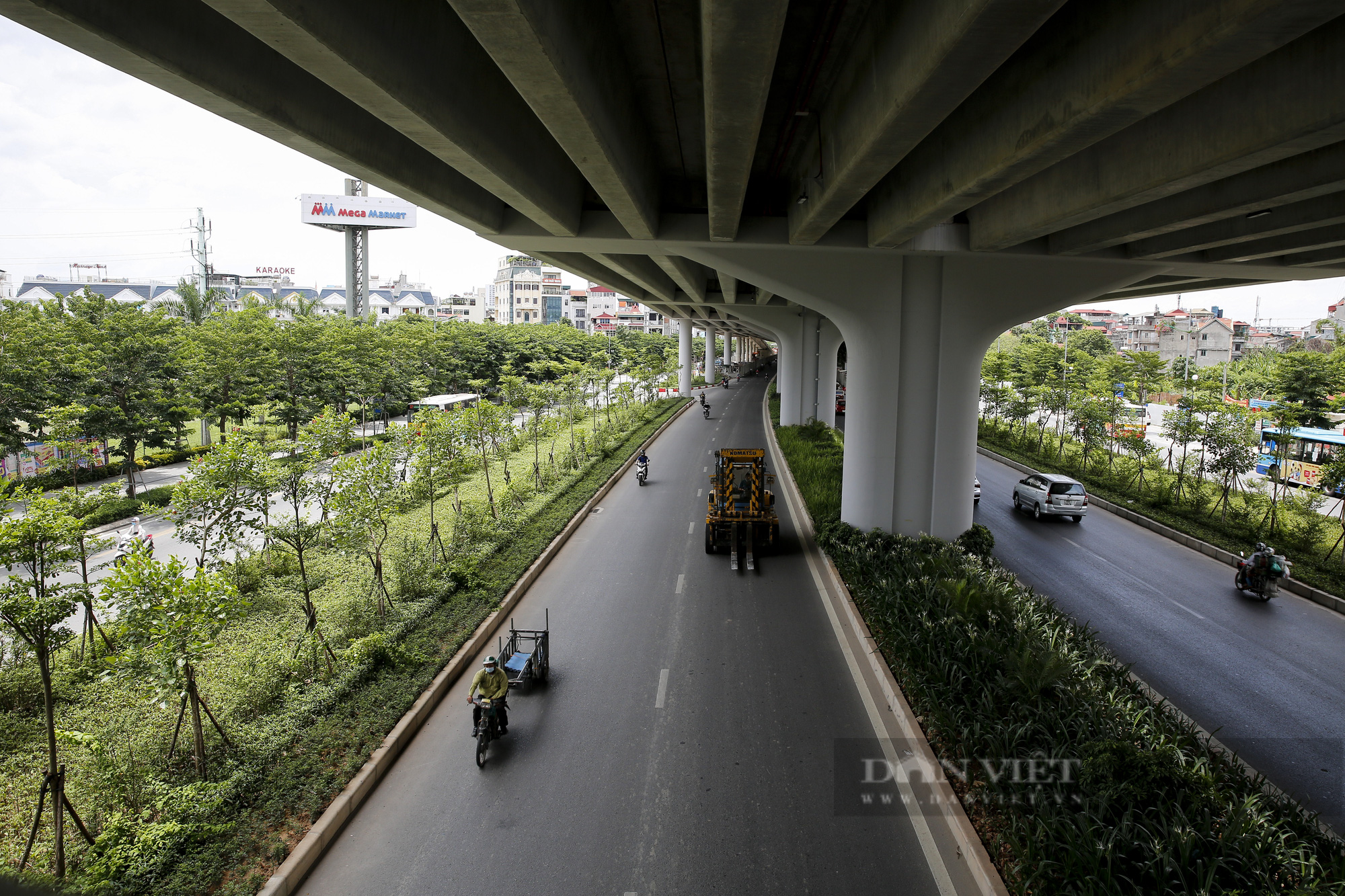Hà Nội: Con đường trở thành “ốc đảo” mát rượi bởi đường trên cao và cây xanh - Ảnh 7.