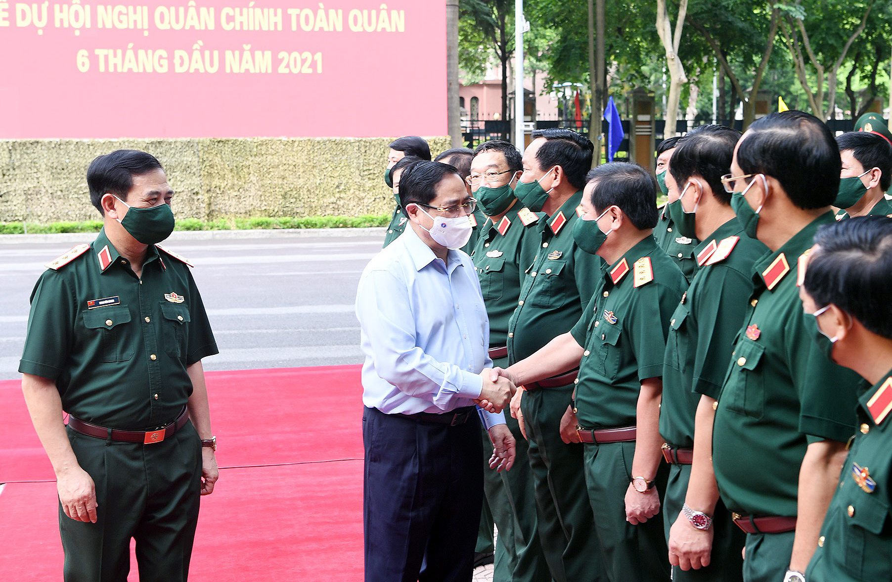 Thủ tướng yêu cầu Quân đội điều chỉnh tổ chức, biên chế “tinh, gọn, mạnh”, có sức cơ động, sức chiến đấu cao - Ảnh 1.