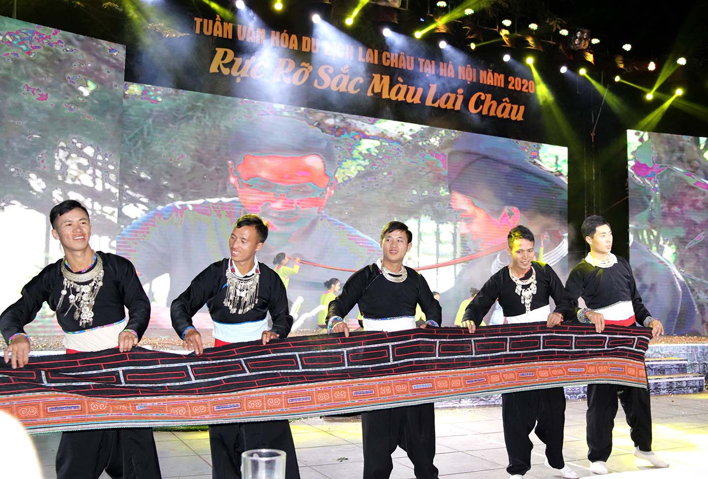 Lai Châu: Khởi động Tuần Du lịch – Văn hóa Lai Châu năm 2021 - Ảnh 1.