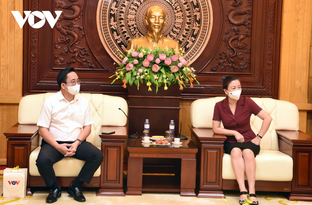 CLB báo chí Bắc Ninh tại Hà Nội và VOV trao tặng 1 tỷ đồng giúp Bắc Ninh, Bắc Giang chống dịch - Ảnh 1.