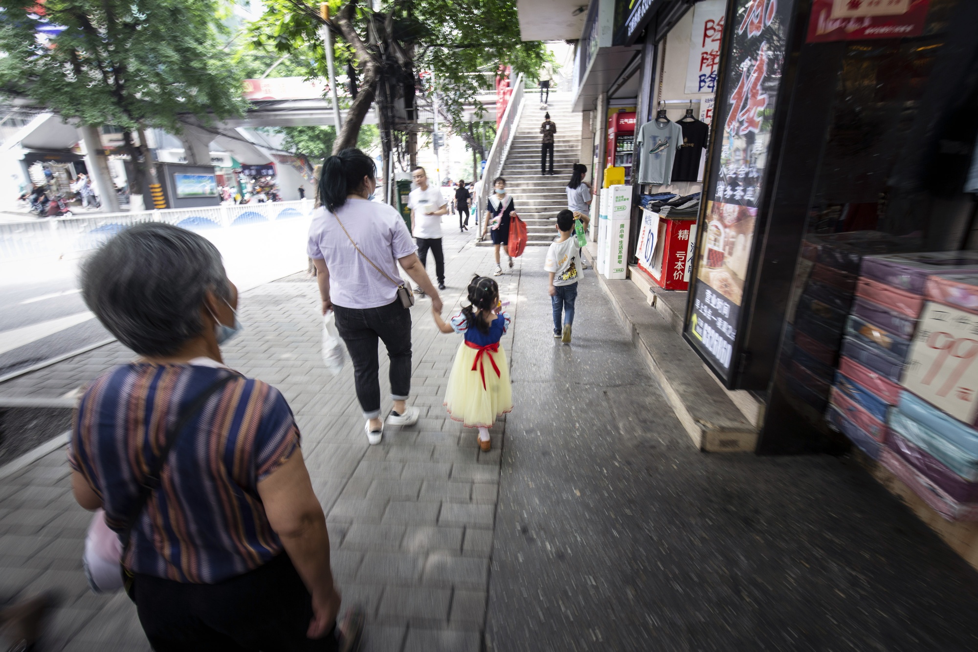 Trung Quốc là nước đầu tiên cấp phép sử dụng khẩn cấp vắc xin Covid-19 cho trẻ em từ 3 tuổi - Ảnh 1.