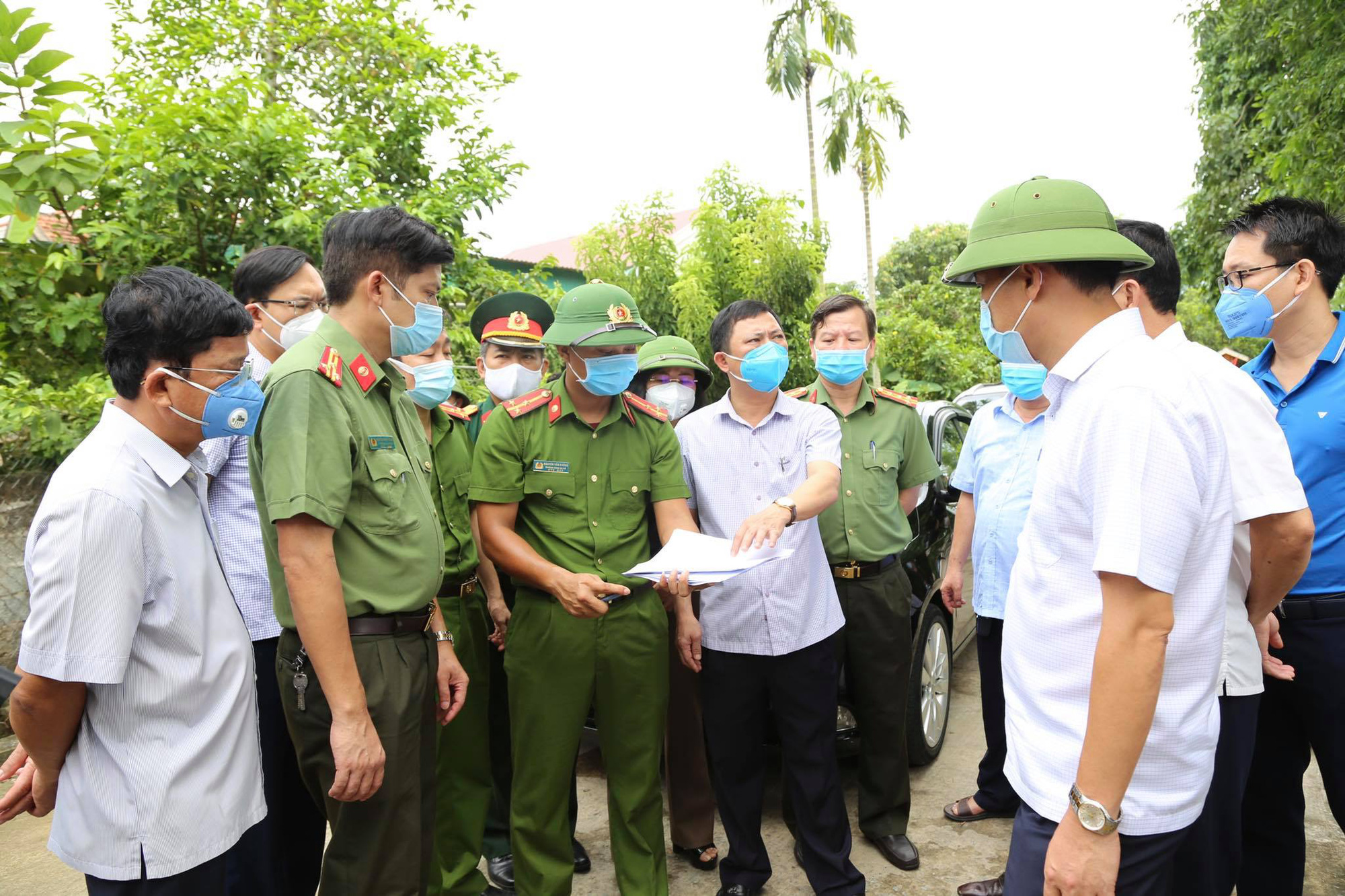 Hà Tĩnh: Tiếp tục phong tỏa một phần thôn có vợ chồng nhiễm Covid-19 - Ảnh 2.