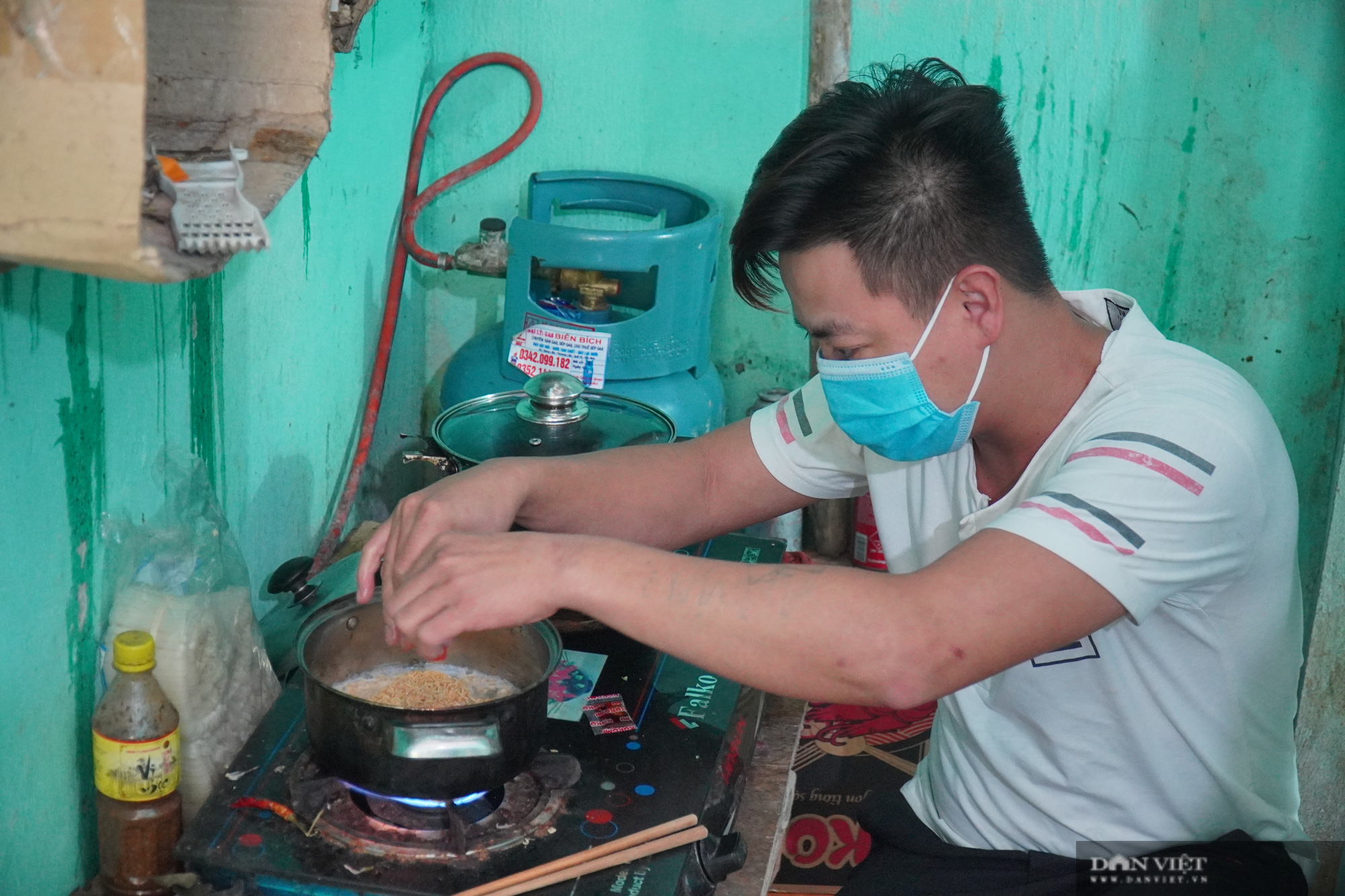 Bắc Ninh: Cuộc sống hơn 1 vạn công nhân trong làng phong tỏa Giang Liễu - Ảnh 4.