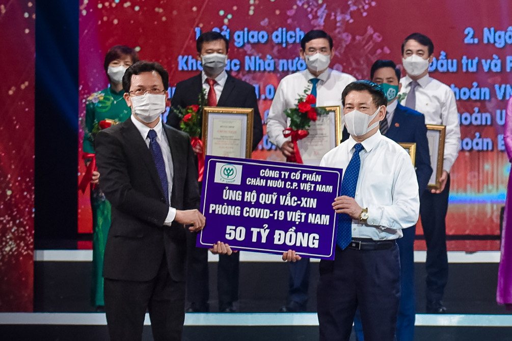 C.P Việt Nam trao tặng 50 tỷ đồng tới Quỹ Vắc-xin phòng, chống Covid-19 - Ảnh 2.