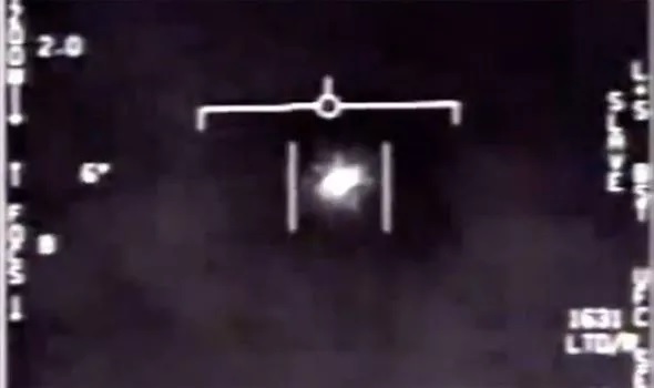 Bí ẩn video về UFO Lầu Năm Góc đang giải mã: Liên quan đến vũ khí mới của Trung Quốc? - Ảnh 1.