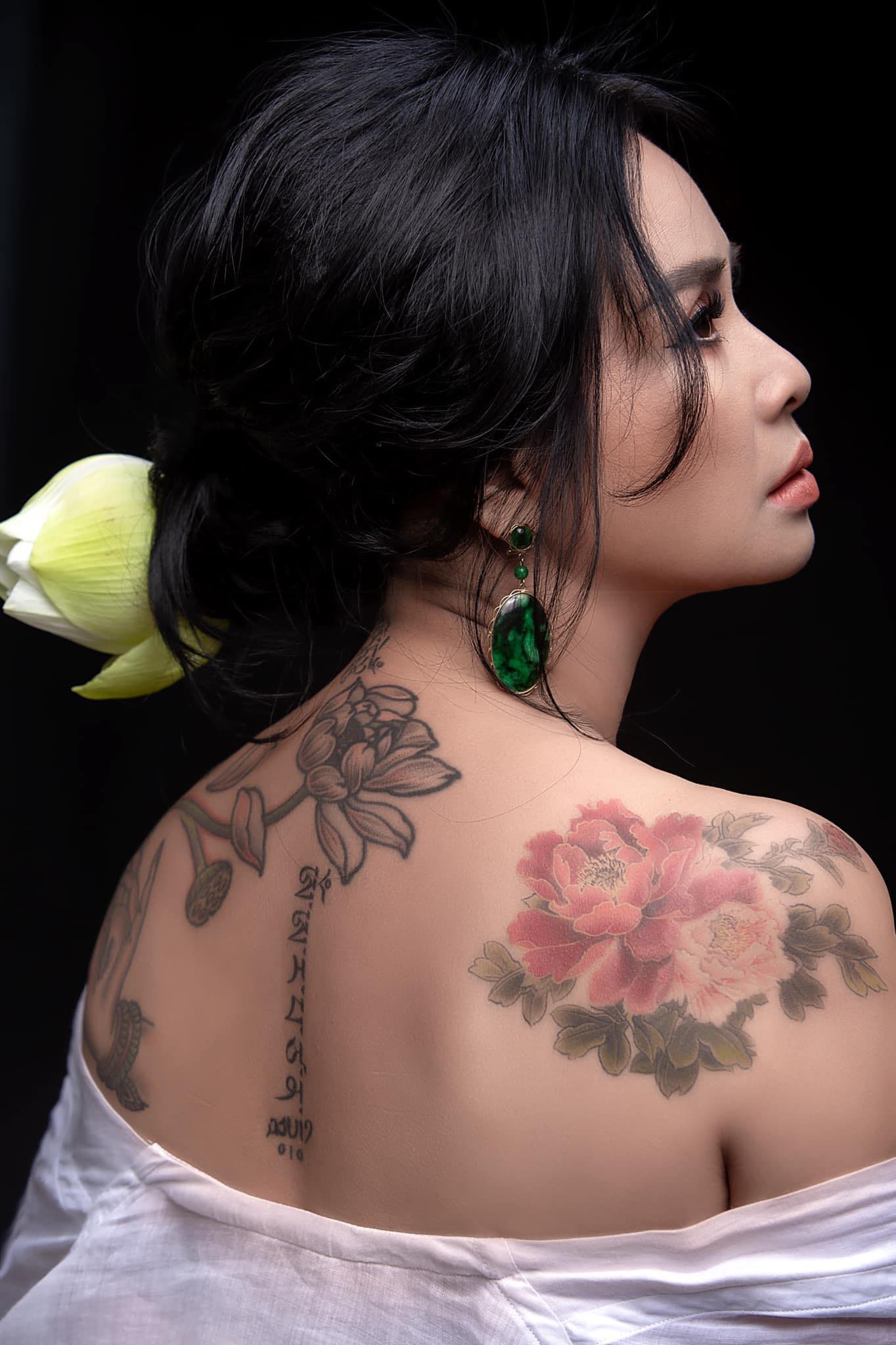 LamTV  Lần Đầu Theo Thằng Em Đi Xăm Mình  Tattoo Xăm Hình Mặt Quỷ Ở Lưng   YouTube