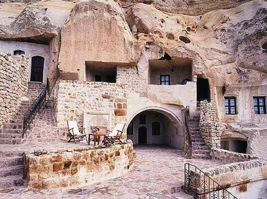 Iran: Những ngôi nhà kỳ lạ xây trong núi đá đã 700 năm tuổi hút khách du lịch - Ảnh 5.