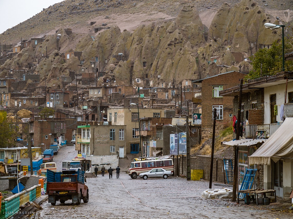 Iran: Những ngôi nhà kỳ lạ xây trong núi đá đã 700 năm tuổi hút khách du lịch - Ảnh 6.