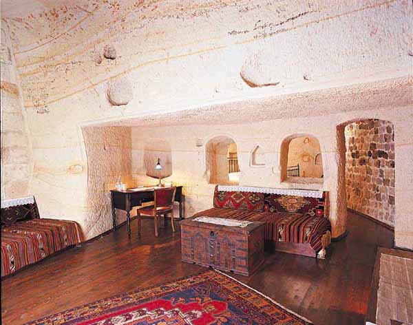 Iran: Những ngôi nhà kỳ lạ xây trong núi đá đã 700 năm tuổi hút khách du lịch - Ảnh 8.