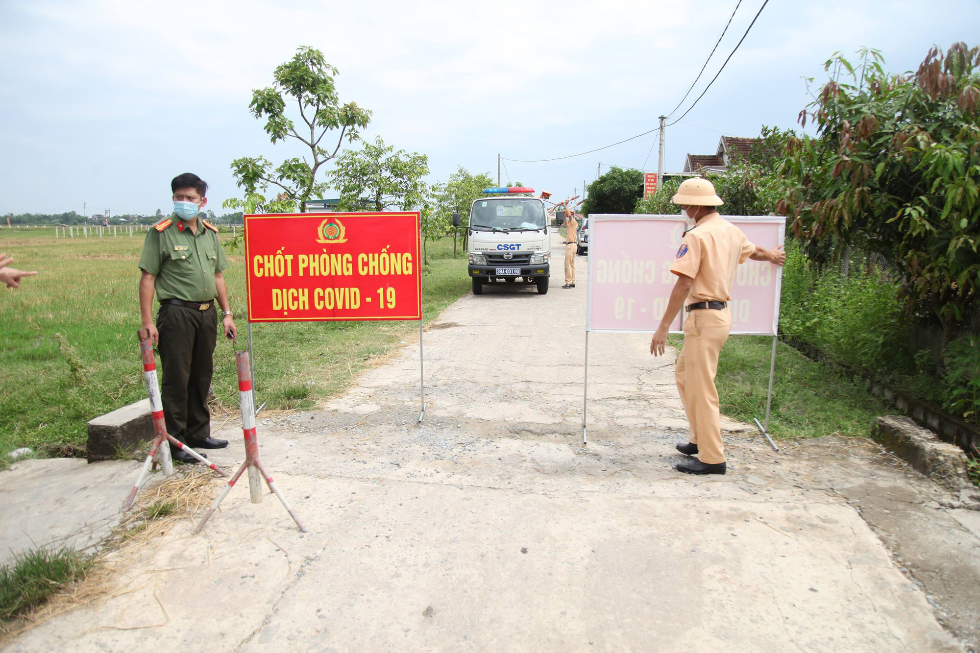 9 người mắc Covid-19, Hà Tĩnh phong toả thêm trung tâm hành chính xã Thạch Hạ và 3 thôn - Ảnh 2.