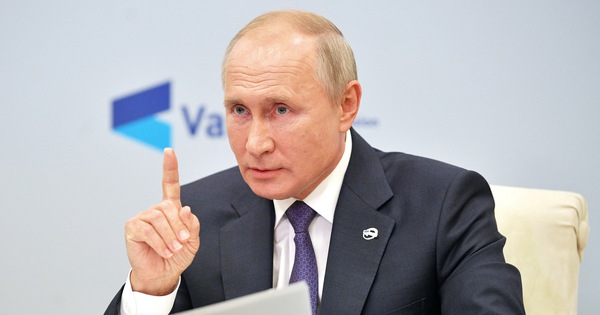 Putin gửi cảnh báo lạnh người tới ông chủ MI6 của Anh - Ảnh 1.