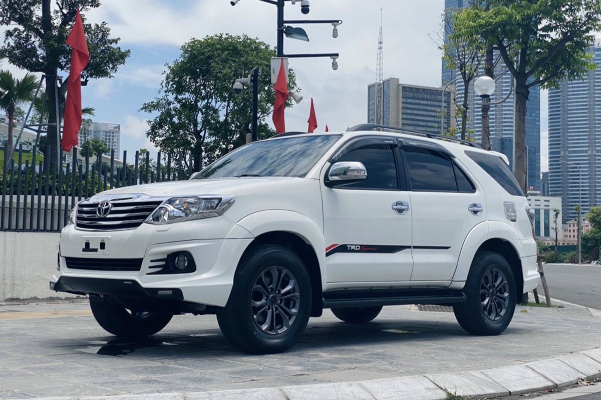 CHO THUê XE 7 CHỗ TOYOTA FORTUNER 2016