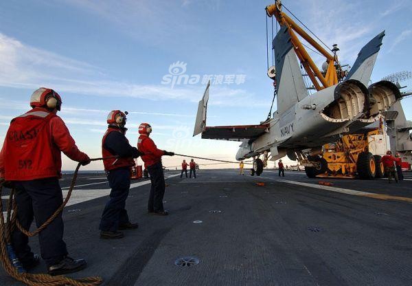 Nếu tàu sân bay bốc cháy, Hải quân Mỹ sẽ làm gì? - Ảnh 4.