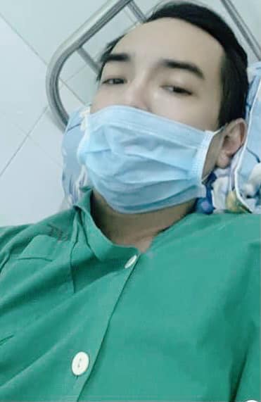 Ca sĩ Việt Quang qua cơn nguy kịch sau khi bị viêm phổi nặng - Ảnh 1.