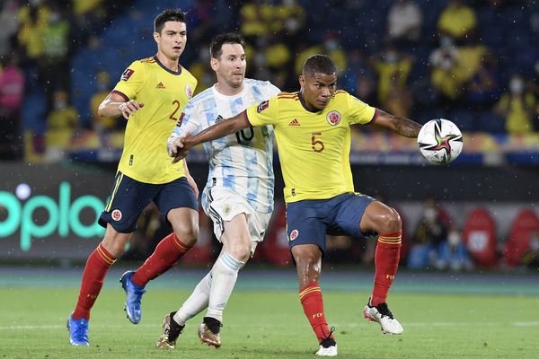 Vòng loại World Cup 2022: Argentina bị cầm hòa, Brazil tiếp tục thắng - Ảnh 1.