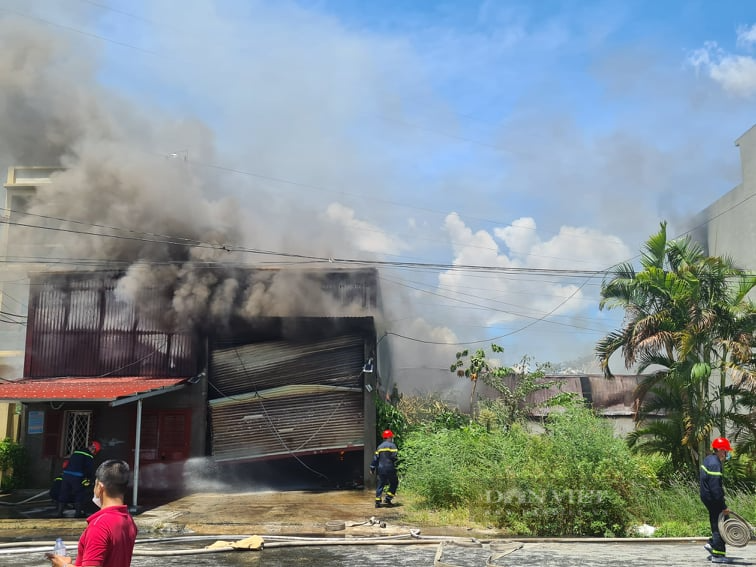 NÓNG: Đang cháy cực lớn ở khu chung cư Hoàng Mai, xã Đồng Thái, Hải Phòng - Ảnh 3.