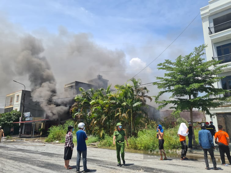 NÓNG: Đang cháy cực lớn ở khu chung cư Hoàng Mai, xã Đồng Thái, Hải Phòng - Ảnh 5.