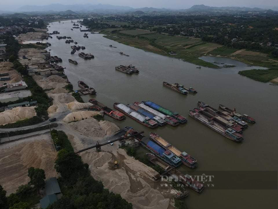 Phú Thọ: Tự ý lấp sông, nhiều doanh nghiệp ngang nhiên hoạt động bến cảng trái phép - Ảnh 1.