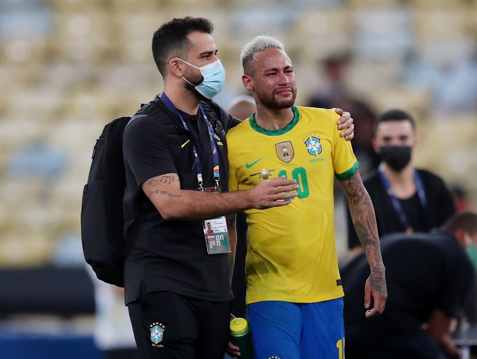 Neymar bật khóc sau thất bại trước Argentina - Ảnh 4.