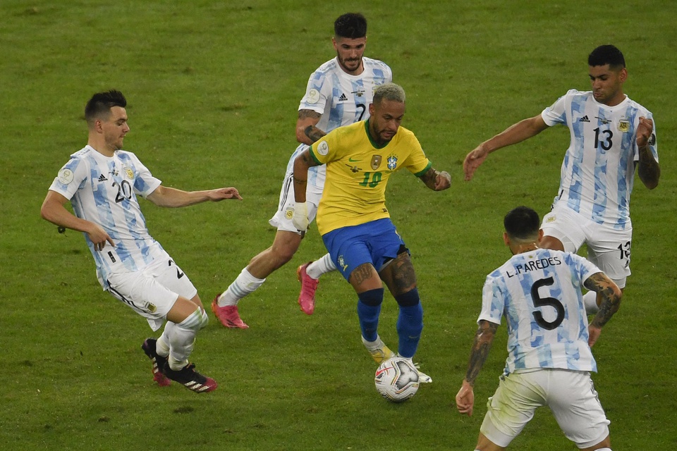 Neymar bật khóc sau thất bại trước Argentina - Ảnh 6.